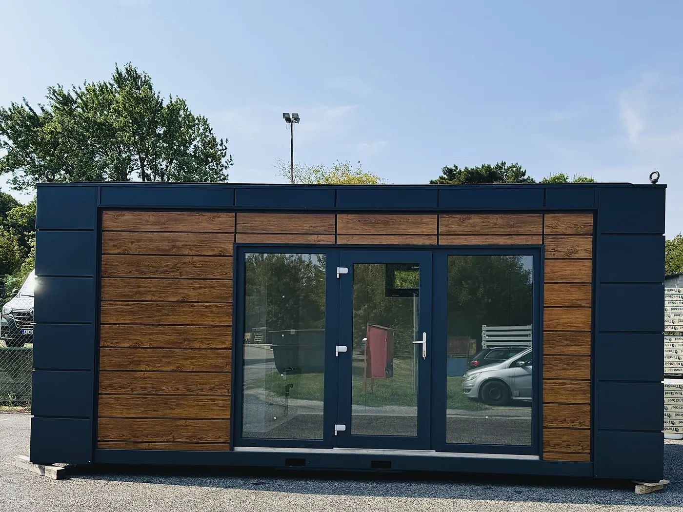 Elkészült KonteMax design konténer a telephelyen