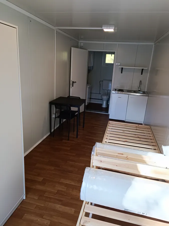 Munkásszálló konténer — konyhasarokkal